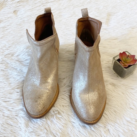 - DIBA Later On V Cut Out Metallic gold shimmer heel ankle bootie women’s 6 - Picture 7 of 10